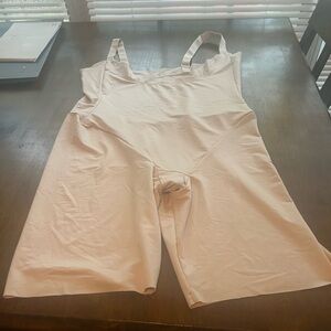 Maidenform Cream Shapewear Bodysuit with Seamless Support